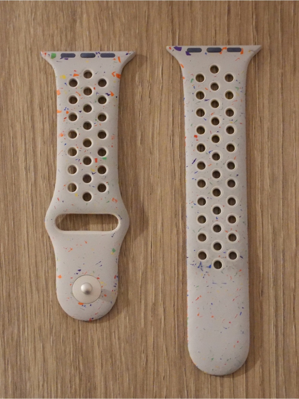 Apple Silicone Sport Watch Band in Light Gray with Multicolor Speckle
